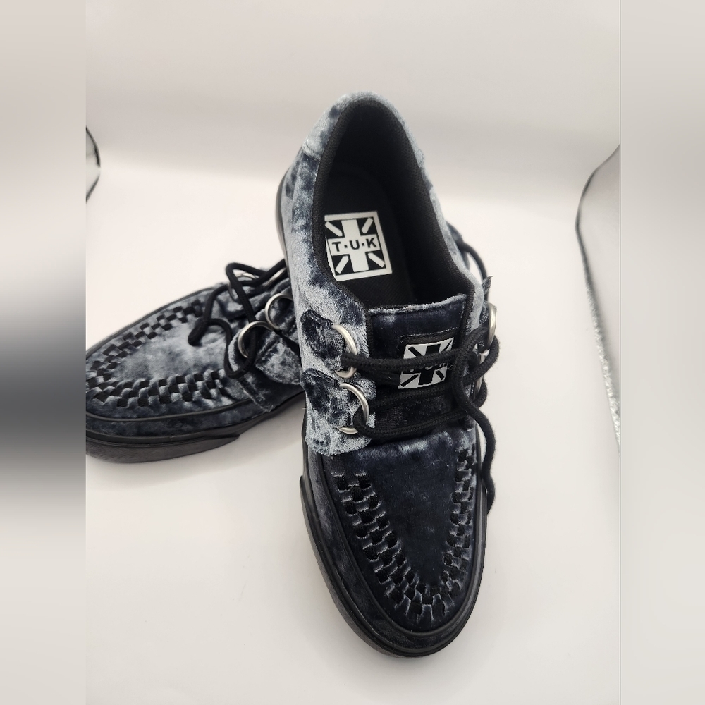 Tuk creepers youth size 4 shiny blue color